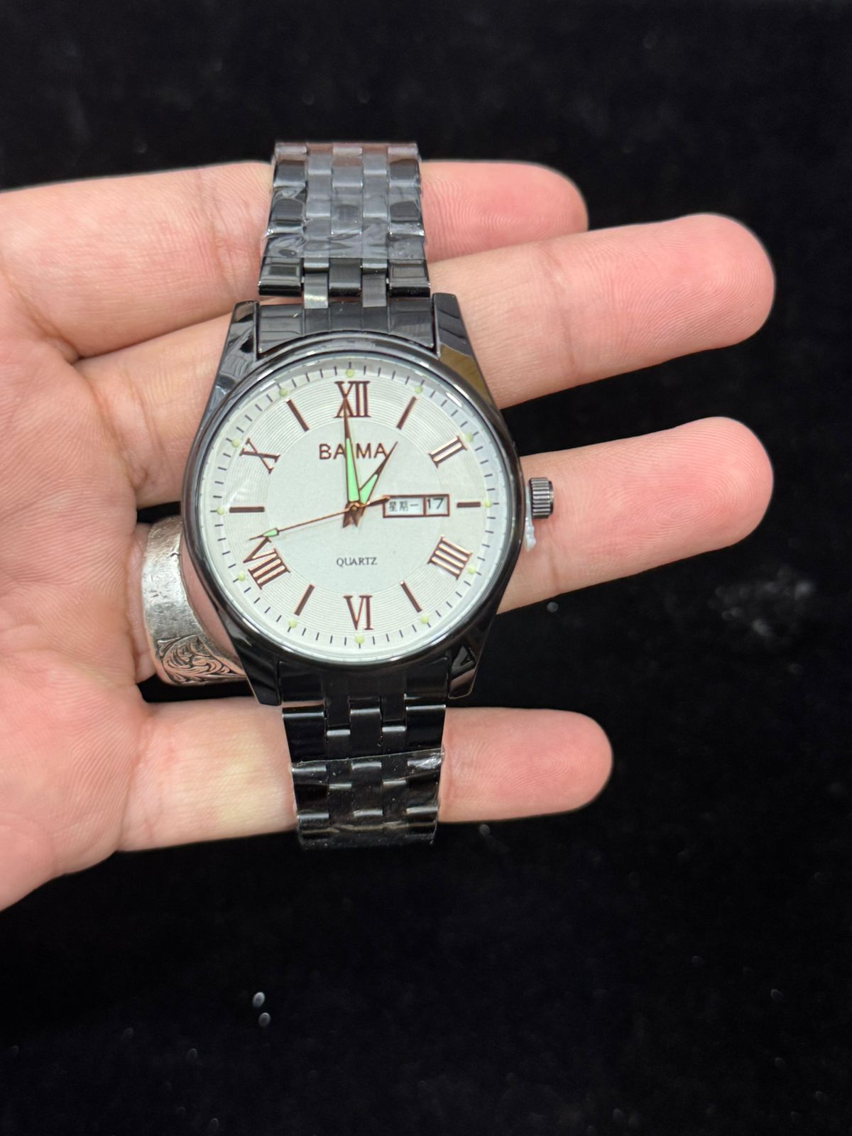 Baima Quartz Stainless Steel Wristwatch – Roman Numerals with Day & Date Display
